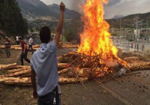 Pozantı'da tehlikeli gerginlik: Yolu kapattılar 