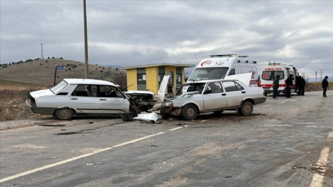 Afyon'daki kazalarda 10 kişi yaralandı!