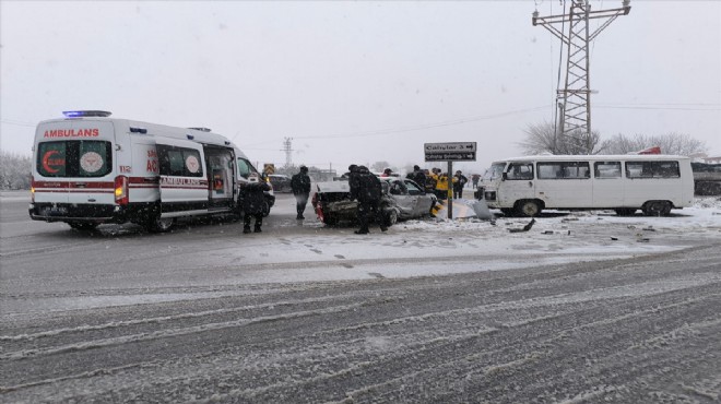 Afyonkarahisar'da feci kaza: 5 kişi yaralandı