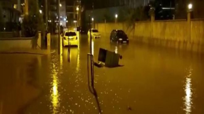 Alaşehir'i sağanak vurdu: Yarım saatte yollar göle döndü