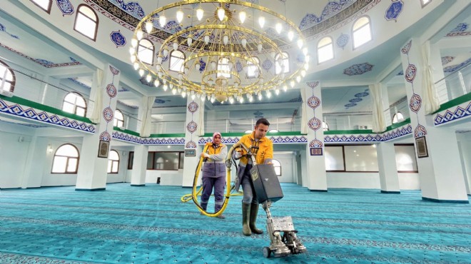 Aliağa'da ibadethanelerde Ramazan temizliği