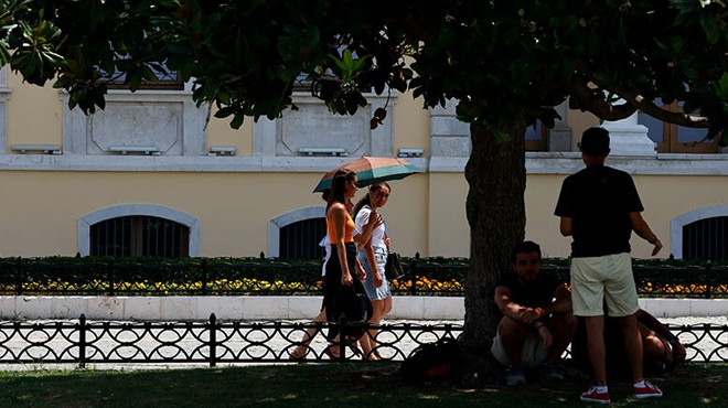 Alışveriş durdu… Kemeraltı’nı sıcak hava vurdu!