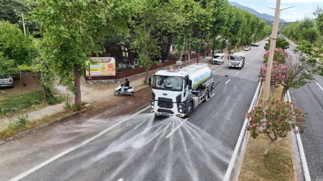 Aydın Büyükşehir Belediyesi'nden Kuşadası'nda temizlik seferberliği