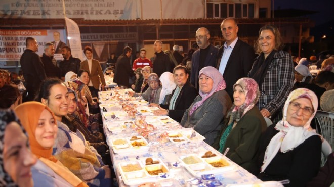 Aydın Büyükşehir Belediyesi vatandaşları geleneksel iftar sofralarıyla buluşturmaya devam ediyor