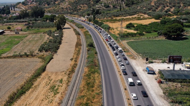 Aydın'da tatilciler trafikte yoğunluk oluşturuyor