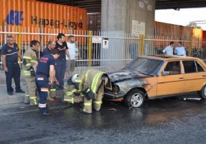 İzmir'de seyir halindeki araç yandı