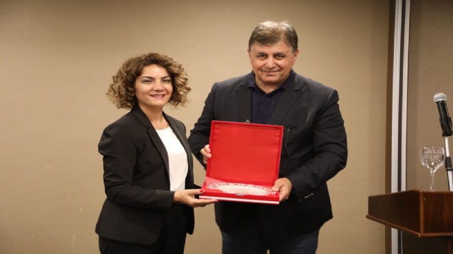 Başkan Tugay 'Roman dostu belediye' ödülüne hak kazandı!