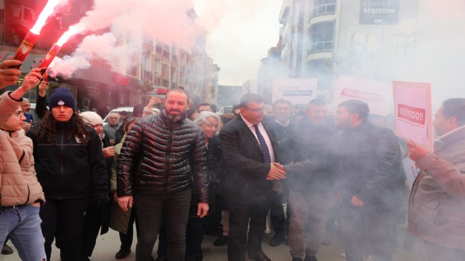 Başkan Yetişkin'e Seferihisar'da meşaleli karşılama