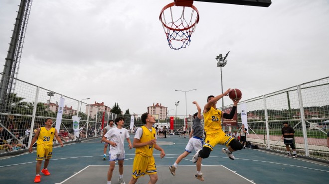 Basketbolcular Gaziemir'de kıyasıya yarıştı