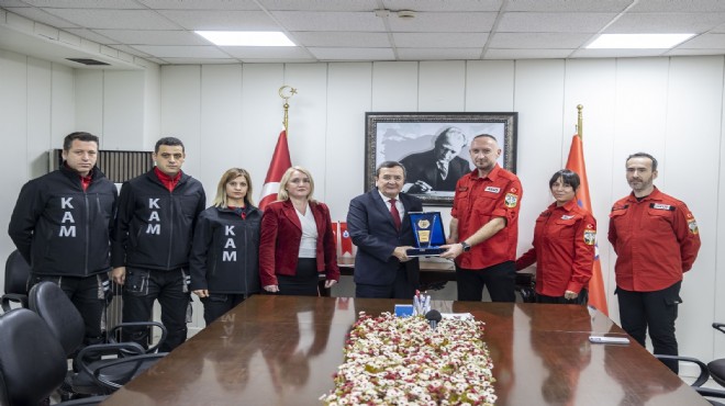 Batur'dan AKUT'a teşekkür plaketi