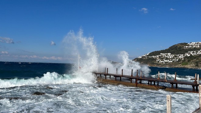 Bodrum'da denizde fırtına... Feribot seferleri iptal!