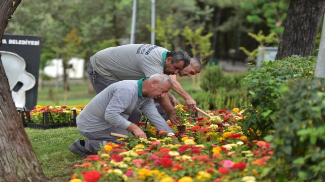 Bornova’nın parkları renkleniyor