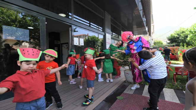 Bornovalı çocuklar Karpuz Festivali'nde eğlendi