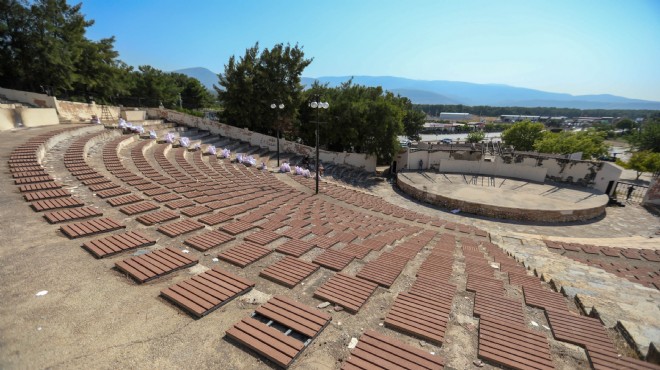 Buca Belediyesi Gölet Amfi Tiyatro'yu yeniliyor