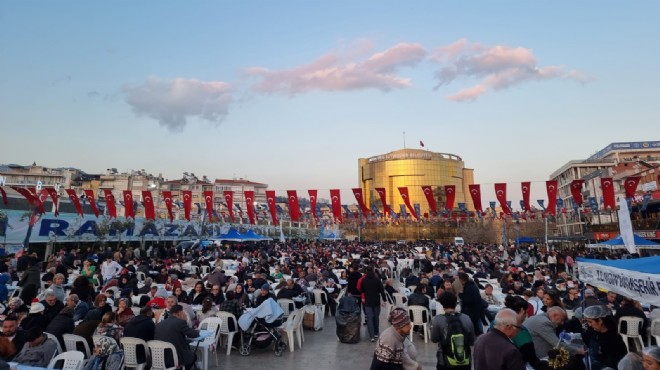 Büyükşehir’in iftar sofraları binlerce Aydınlıyı buluşturmaya devam ediyor