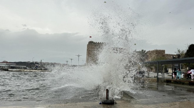 Çanakkale'de feribot seferlerine fırtına engeli