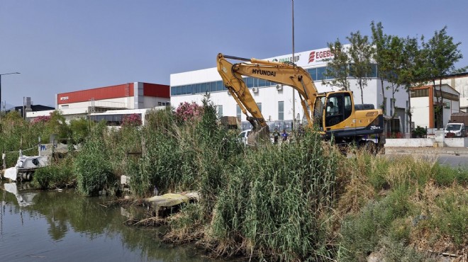 Çiğli'de kaçak barınak ve iskele operasyonu