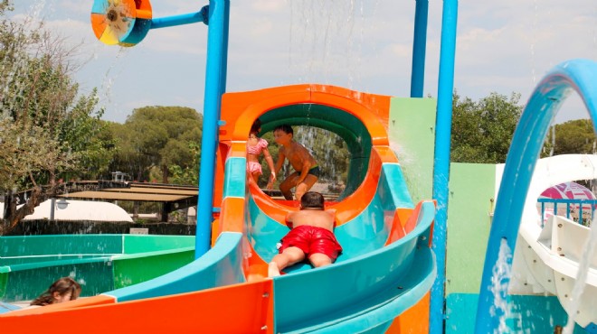 Çocuklar Başkan Çerçioğlu’nun Aydın’a kazandırdığı Tekstil Park’taki Aquapark’ta gönüllerince eğleniyor