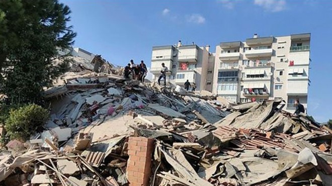 Depremden sonra evleri yıkılan aileye güçlendirme kredisi