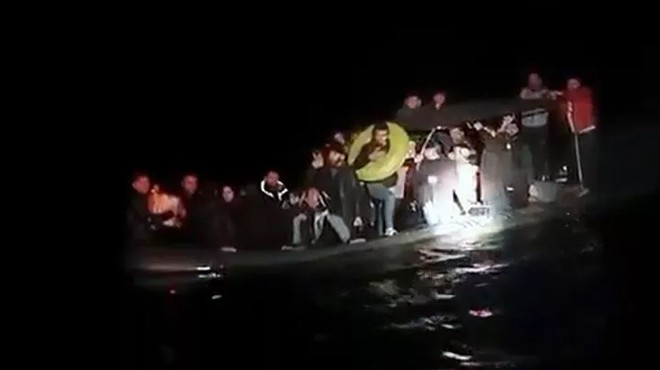 Ege'de ölüm-kalım savaşı: 25 göçmen kurtarıldı!