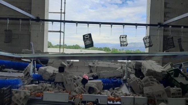 Fabrikada duvar devrildi: 8 işçi yaralandı