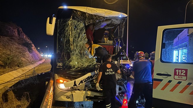 Feci kazada can pazarı... Yolcu otobüsüyle TIR çarpıştı!