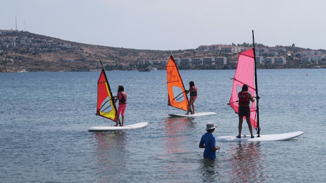 Foça'da 11 çocuk yelkenle tanıştı