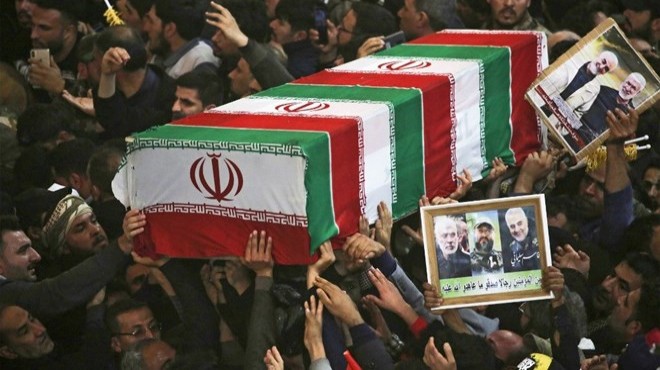 İran, ABD'yi vurdu! Süleymani defnedildi