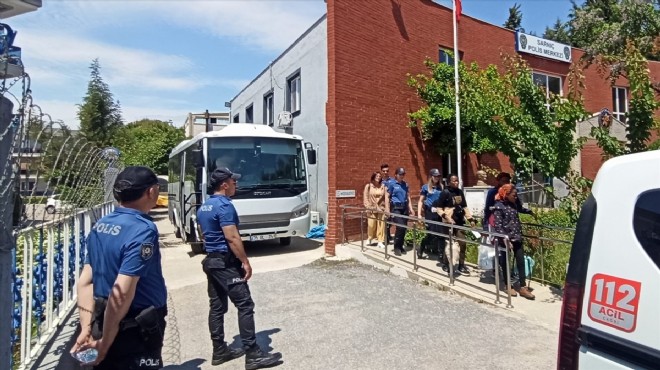 İzmir'de 18 düzensiz göçmen yakalandı