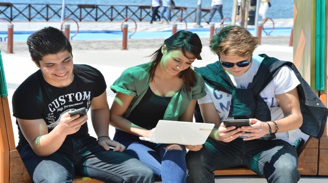İzmir’de 30 farklı noktada ücretsiz internet keyfi