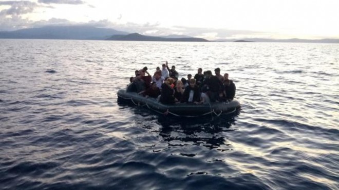 İzmir'de 5 göçmen kaçakçısı ile 127 kaçak göçmen yakalandı