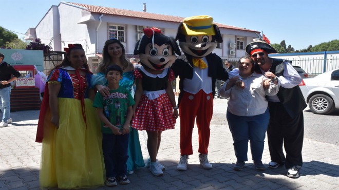 İzmir'de özel çocuklar bahar şenliğinde eğlendi