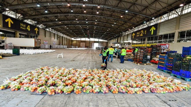 İzmir’de sebze meyve hali esnafından '25 ton'luk destek!