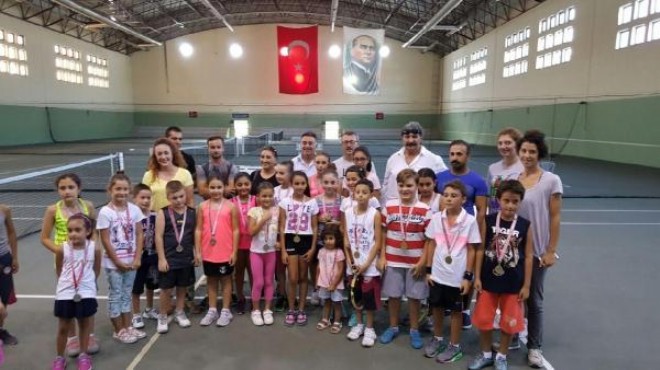 İzmir'de tenis şenliği