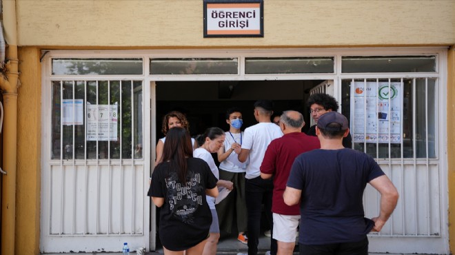 İzmir'de YKS'nin ikinci oturumu başladı