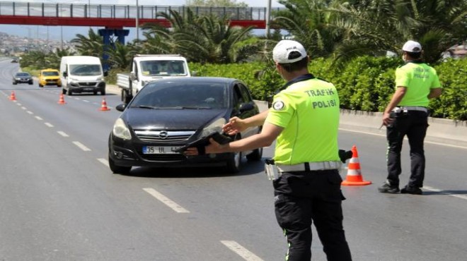 İzmir'in haftalık trafik raporu: Sürücülere ceza yağdı!