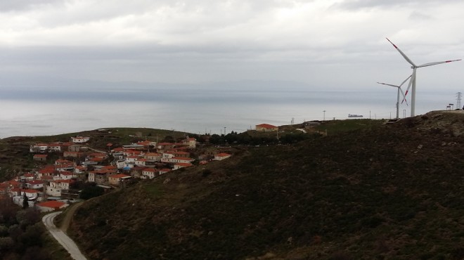 İzmir'in köyünde bir yaman çelişki... RES var, elektrik yok!