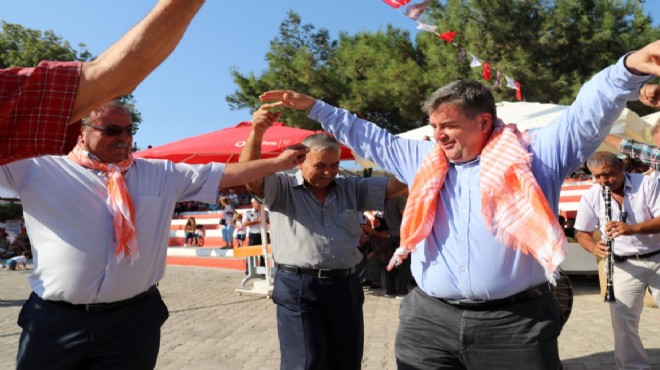 Zeybek oynadı, çevre mesajı verdi:Yıkmak, yakmak kolay ama yapmak zordur