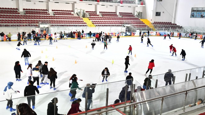 İzmirli kadınlar buz pistine çıkıyor!