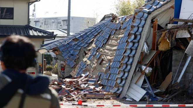 Japonya'da 7,4'lük deprem! Tsunami uyarısı verildi