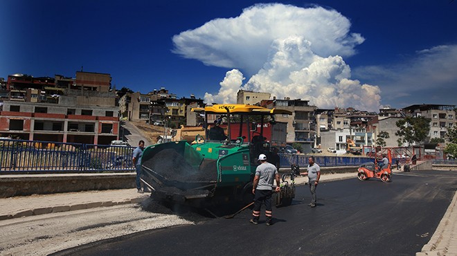 Karabağlar'da asfalt son teknolojiyle seriliyor