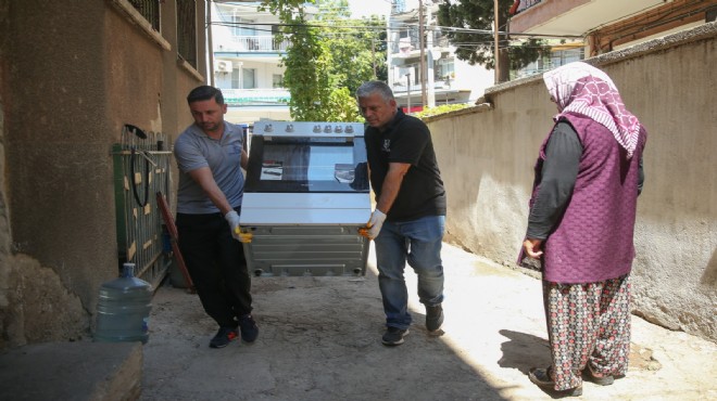 Konak'ta yaralar birlikte sarılıyor... Evden eve dayanışma!