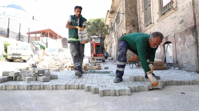 Konak'ta yol ve kaldırım çalışmaları hız kesmeden sürüyor