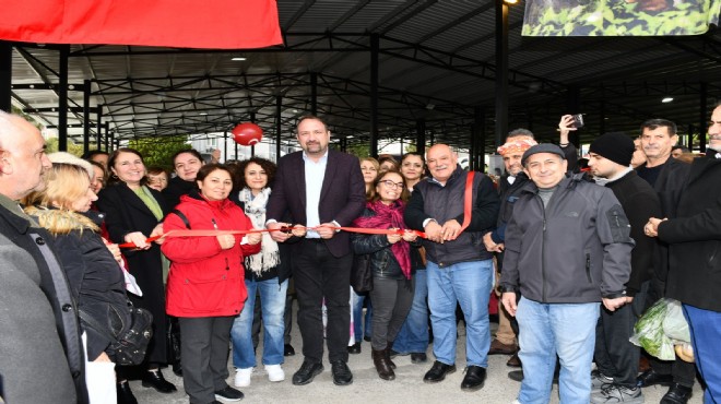 Kurdelesi kesildi... Çiğli'de pazar yeri yenilendi!