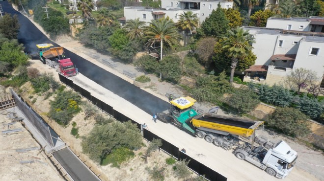 Kuşadası'nda yol yapım çalışmaları sürüyor