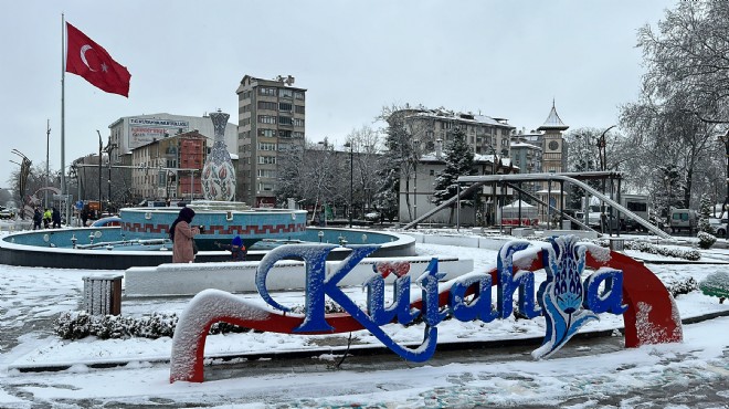 Kütahya'da kar yağışı etkili oldu