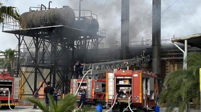 Manisa'da plastik fabrikasındaki yangın korkuttu