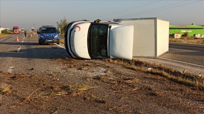 Manisa'da traktörle kamyonetin çarpışması sonucu 2 kişi yaralandı