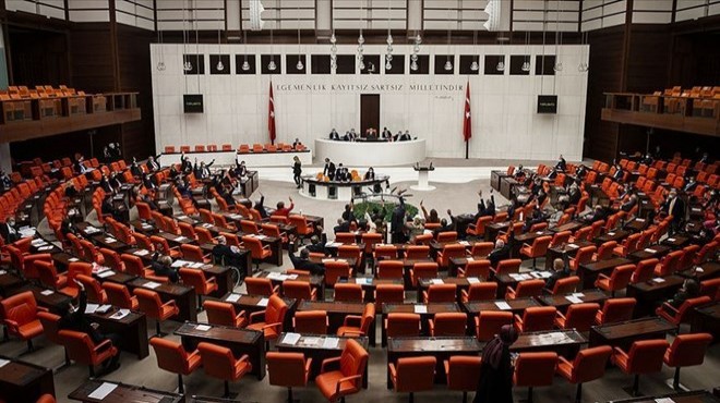 Meclis'teki dört partiden Fransa'ya kınama