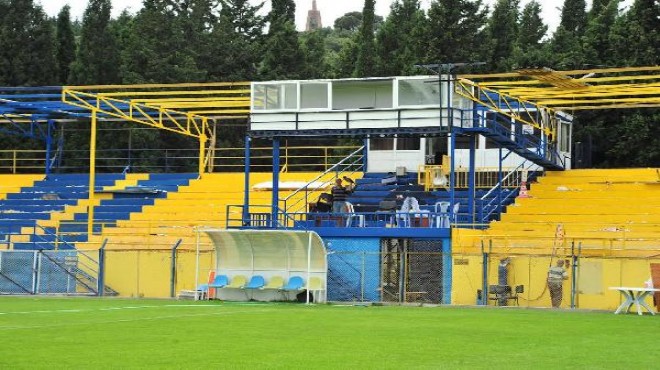 Menemen İlçe Stadı'nın yıkımına başlandı